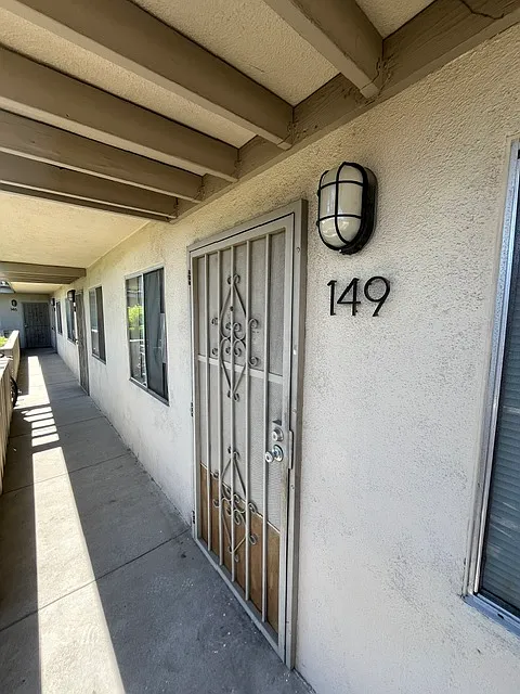 2 bed, 730 sqft, $1,200 — Photo 2