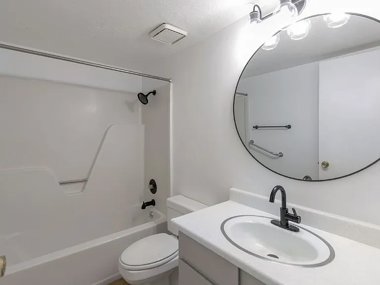 770 N Main St #11 — Photo 11