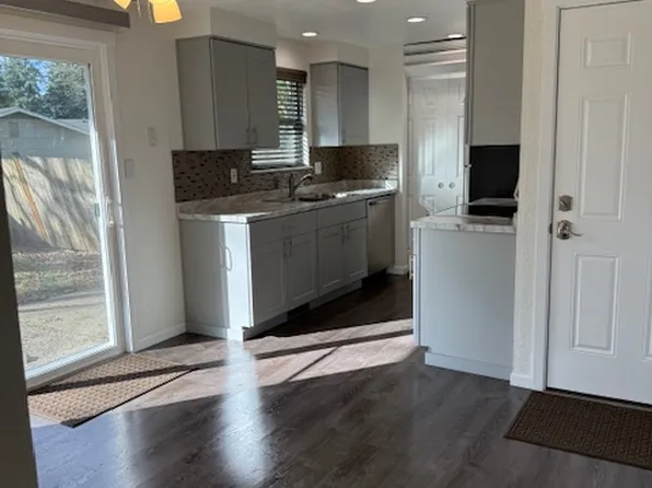 8424-8426 69th Ave SW, Lakewood, WA