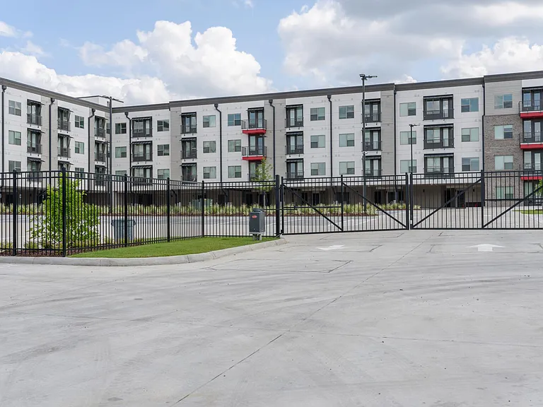 Motor City Apartments — Photo 38