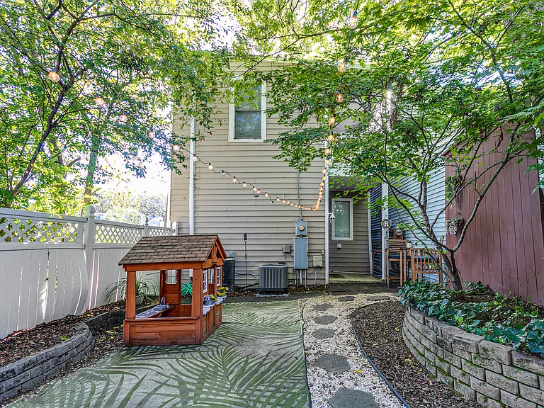 426 Chimborazo Blvd — Photo 3