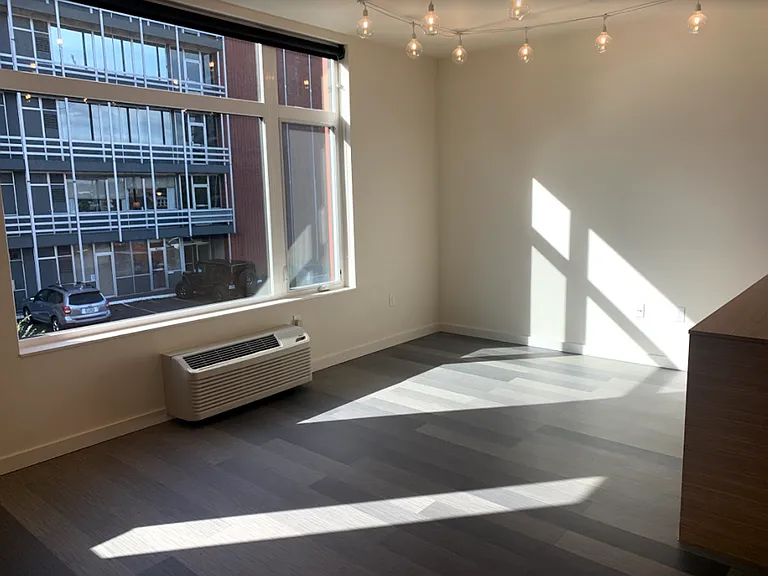 Ferry Street Manor — Photo 20