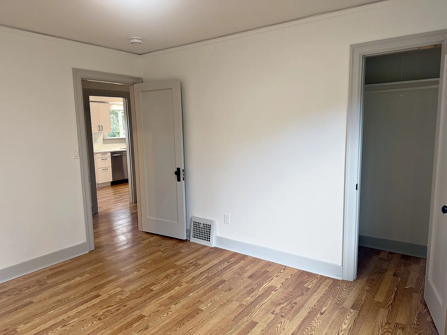 4 bed, 2110 sqft, $4,350 — Photo 3