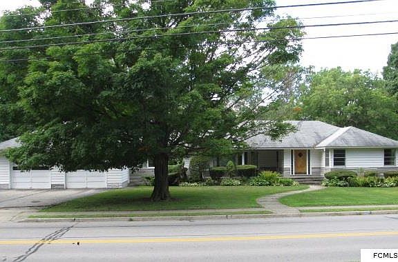2nd image of 137 W Grand St