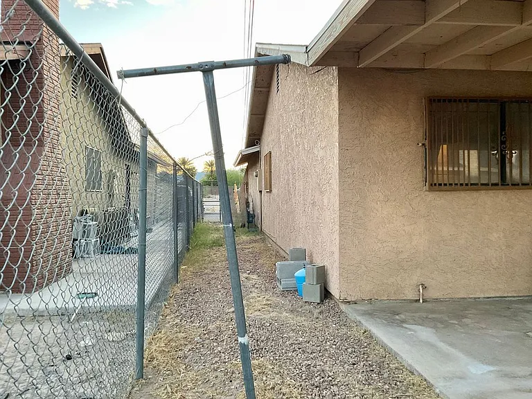 1312 N North St — Photo 36