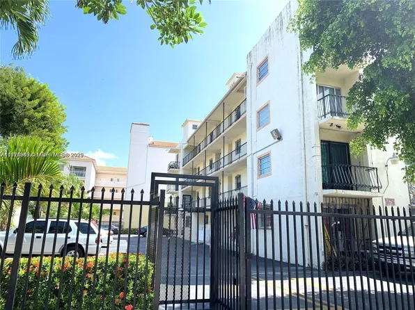 1478 NW 1st St APT 304, Miami, FL 33125