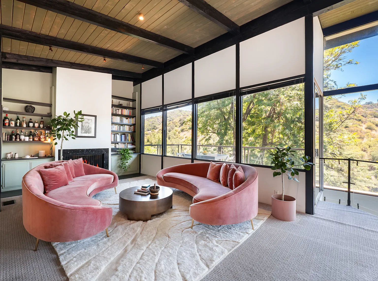 1675 N Beverly Glen Blvd — Photo 1