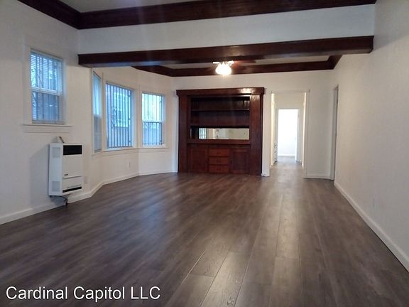 3rd image of 836 W 40th Pl #8434205