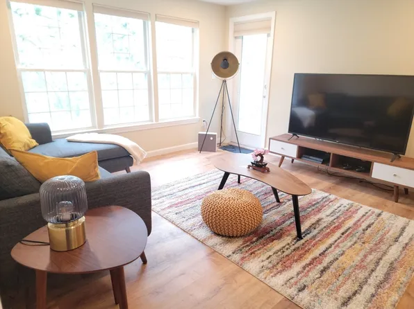 10 Walden Dr APT 8, Natick, MA 01760