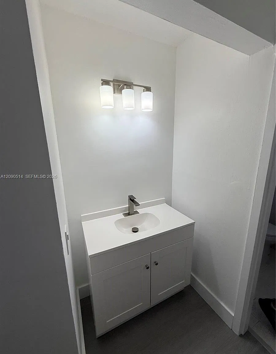 14140 SW 84th St — Photo 3