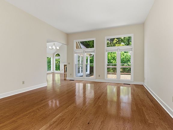 3rd image of 5137 Fredericksburg Way E