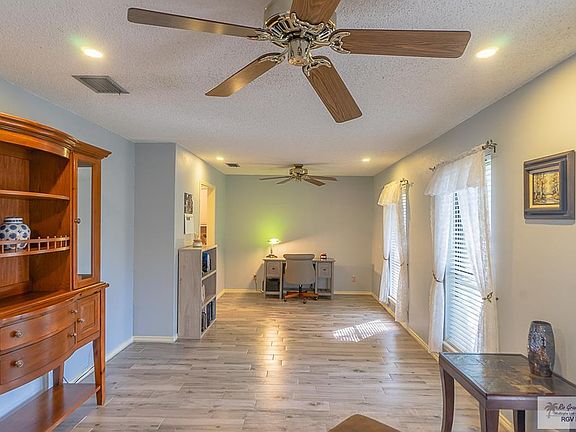 3rd image of 2941 Jacaranda Dr