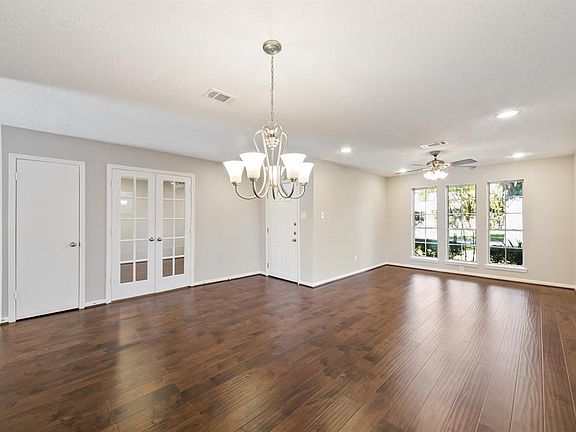 4th image of 326 Savannah Moss Dr