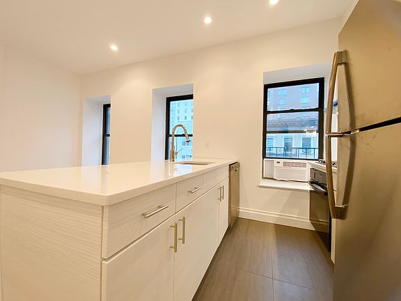 3rd image of 351 E 58th St APT 5F