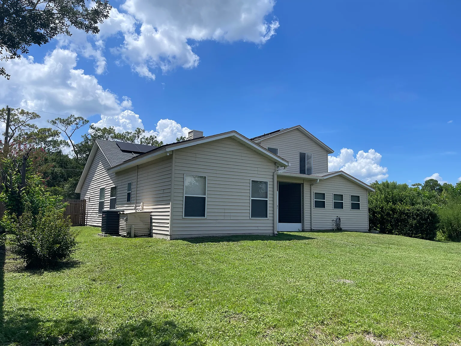 4 bed, 2300 sqft, $4,000 — Photo 3