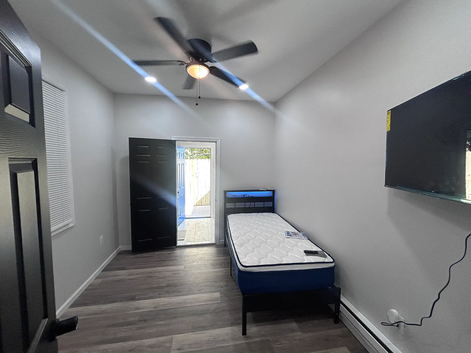 4 bed, 1200 sqft, $750 — Photo 1