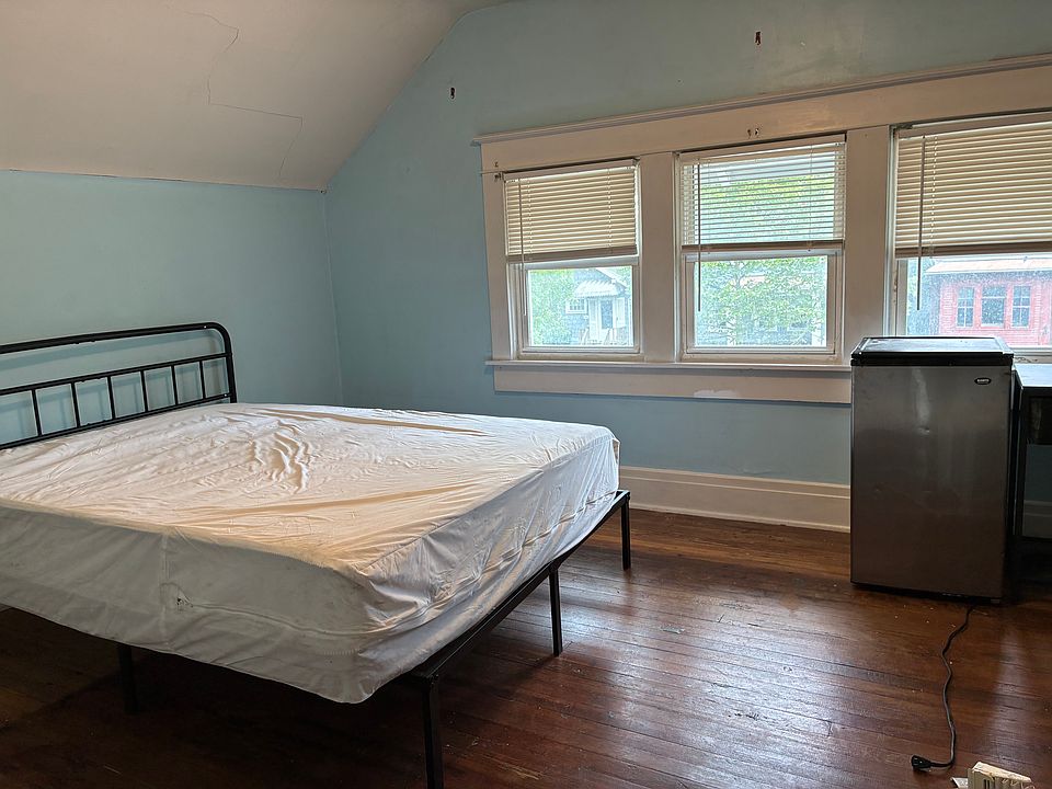 1st image of 49 Winspear Ave Floor 1