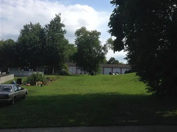 24 Elm St, Struthers, OH 44471