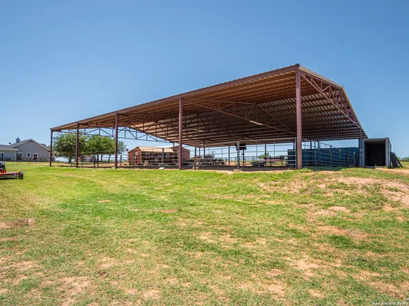 1891 State Highway 97E, Floresville, TX 78114