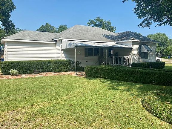 4th image of 833 Magnolia Dr