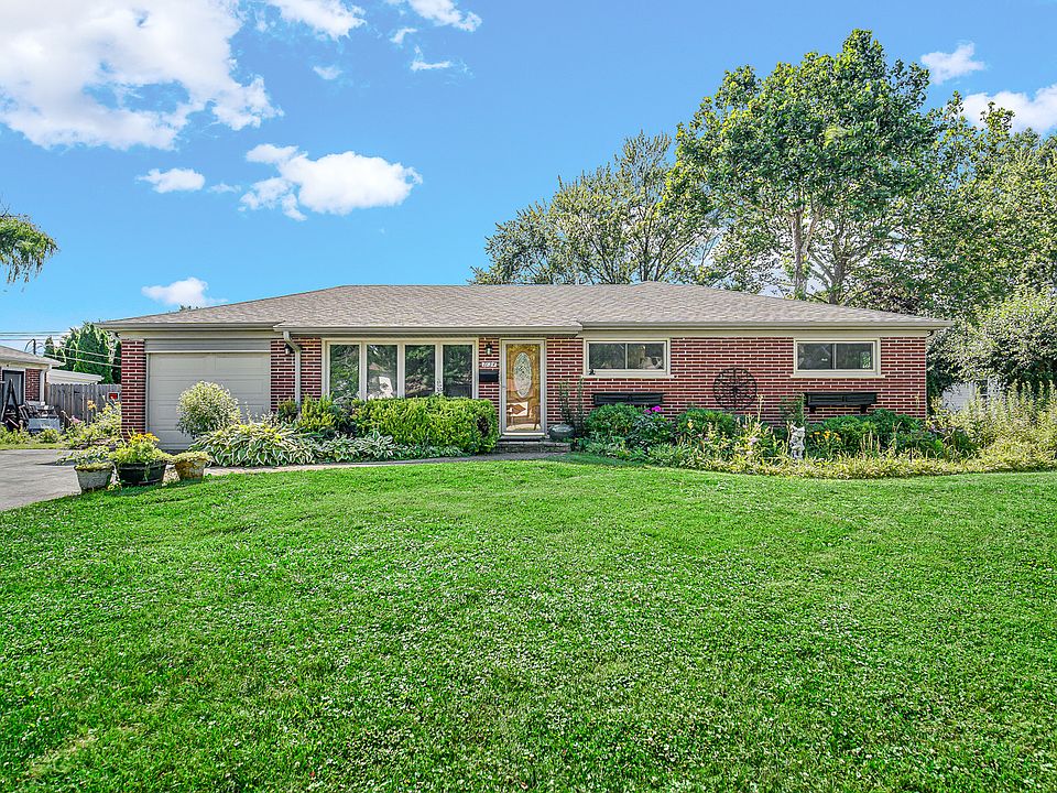1st image of 1134 Castle Dr