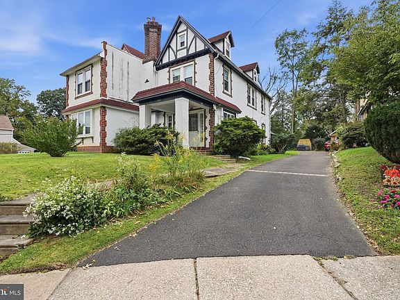 3rd image of 302 Boyer Rd