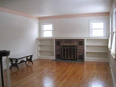 2nd image of 524 Vermont Ave