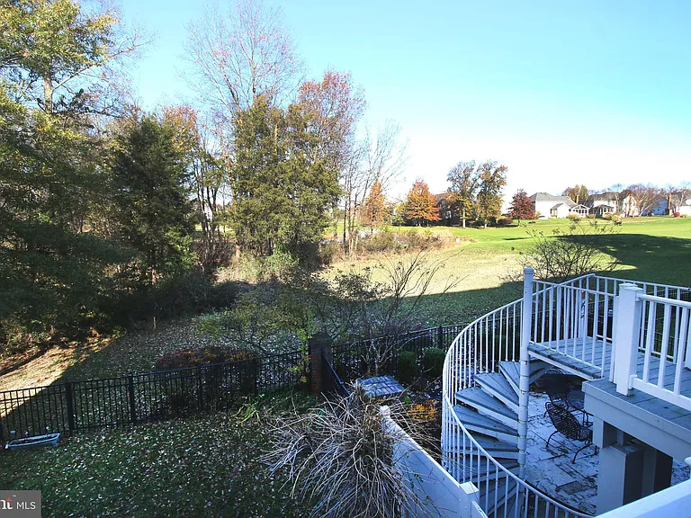 18400 Lanier Island Sq — Photo 45