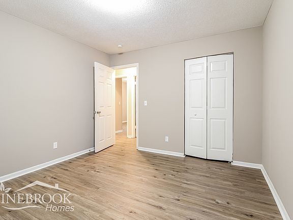 5th image of 401 Rosemary Ln