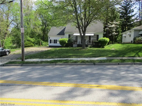 1363 Superior Ave, Akron, OH 44307