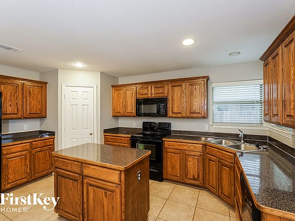 5th image of 520 Alexandria Ln
