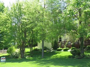 9521 Vista Dr, Lenexa, KS 66220