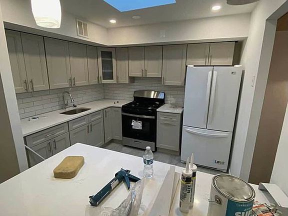 2nd image of 132 28th Ave APT 1