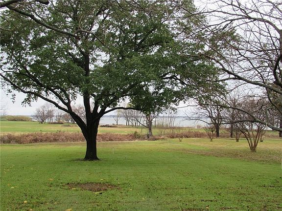 4th image of 1912 Lakeshore Dr