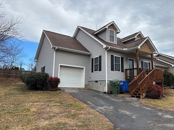 2nd image of 9 Spruce Shade Ct