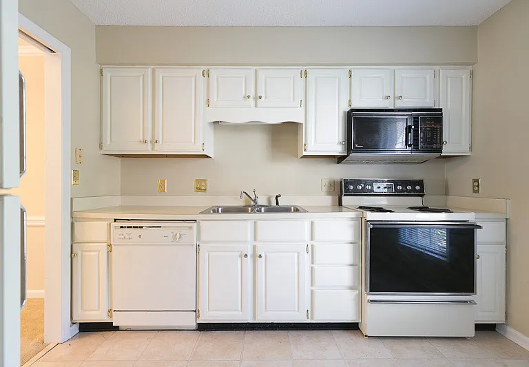 3117 Coachmans Way — Photo 4