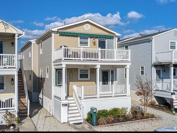 3rd image of 202 Simpson Ave #2