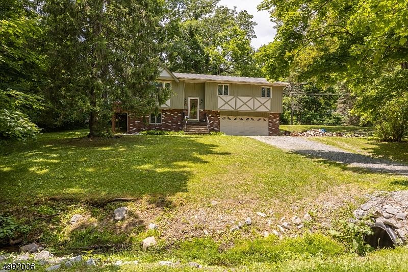 1st image of 11 Basswood Dr