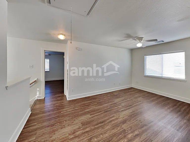 817 Lightningbug Ln — Photo 9