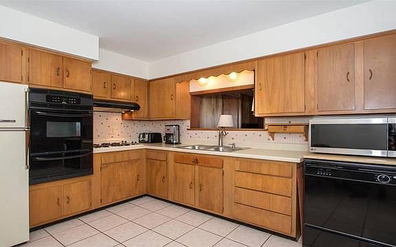 2nd image of 35W889 Crispin Dr