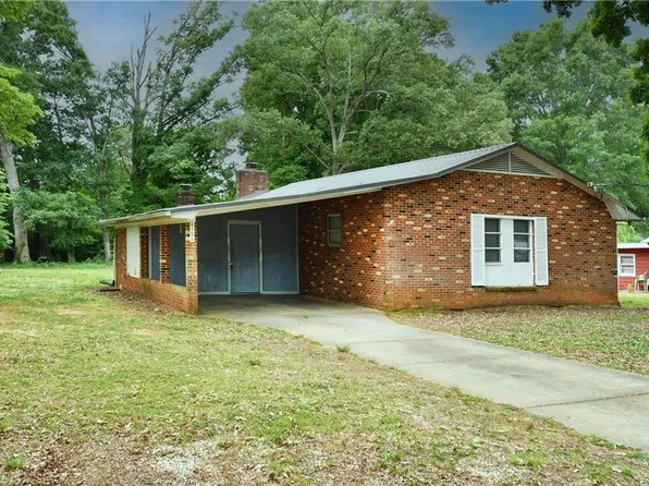 6132 Arden Dr, Clemmons, NC 27012