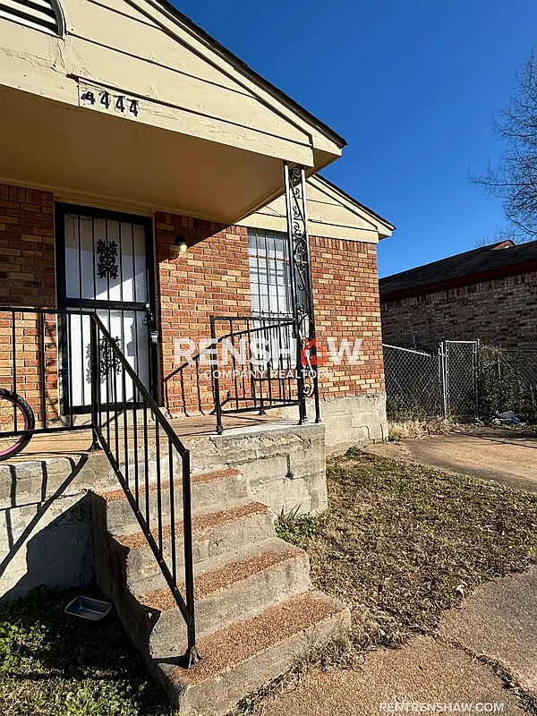 2 bed, 1.0 bath, 866 sqft, $795 — Photo 2