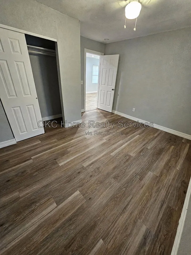 2 bed, 1.0 bath, 812 sqft, $1,200 — Photo 3