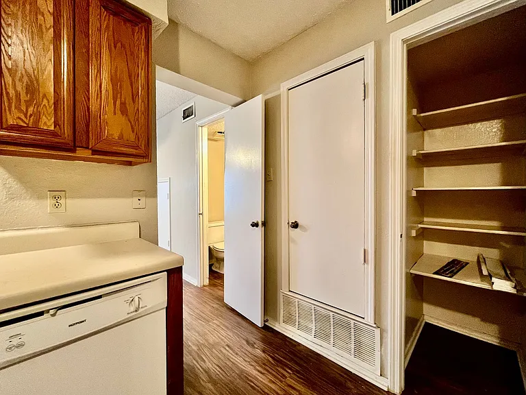 3053 Olympia Dr — Photo 7