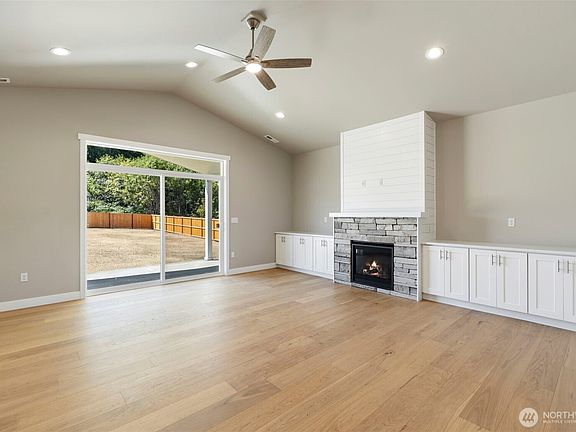 2nd image of 821 Barbara Lane