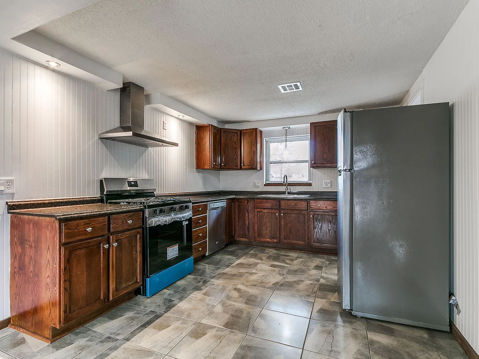 4 bed, 1179 sqft, $1,595 — Photo 3