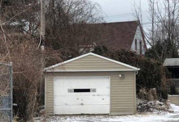 4th image of 8002 Almira Ave