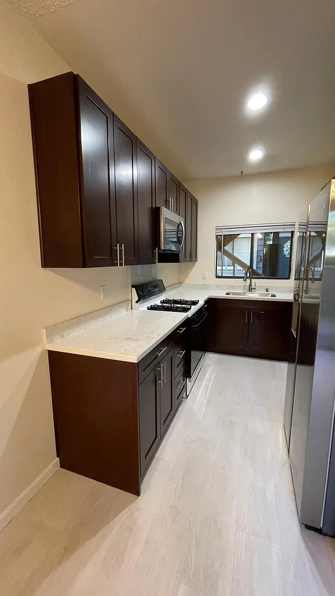 Building Photo - 3648 Birchwood Ter #111