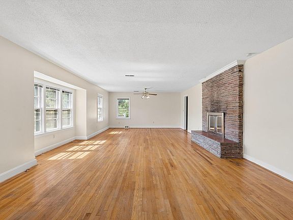 4th image of 7 Acorn Ct