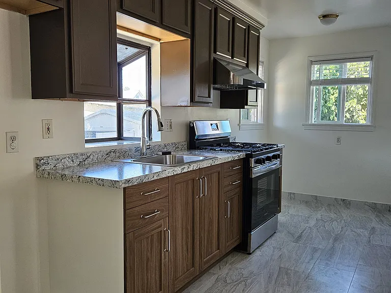 923 1/2 E Hershey Ave — Photo 5